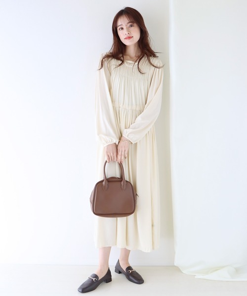 BLUEEAST(ブルーイースト)の「シャーリングシフォンロングワンピース(ワンピース・レディース・ラベンダー/アイボリー/ブラック・MEDIUM)」の2枚目の写真