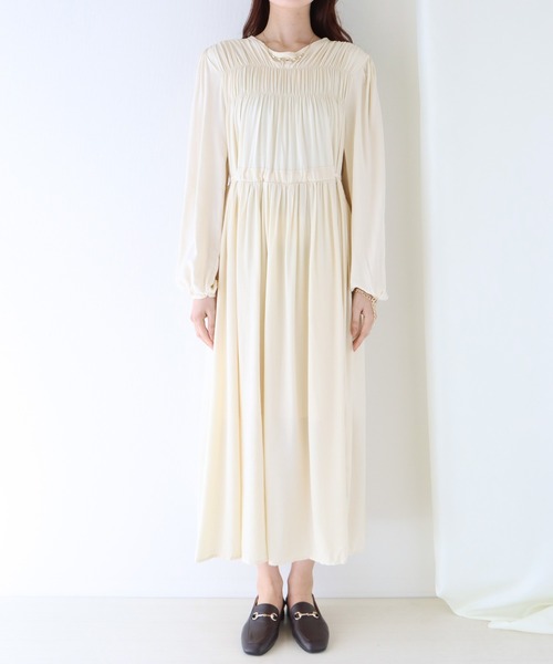 BLUEEAST(ブルーイースト)の「シャーリングシフォンロングワンピース(ワンピース・レディース・ラベンダー/アイボリー/ブラック・MEDIUM)」の22枚目の写真