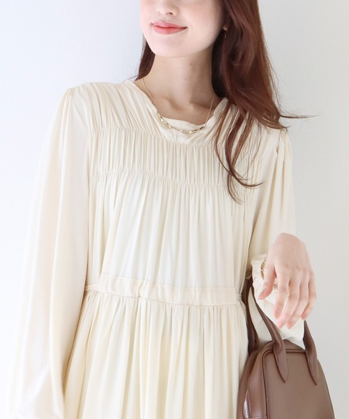 BLUEEAST(ブルーイースト)の「シャーリングシフォンロングワンピース(ワンピース・レディース・ラベンダー/アイボリー/ブラック・MEDIUM)」の8枚目の写真