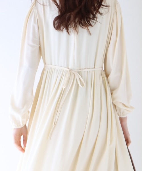 BLUEEAST(ブルーイースト)の「シャーリングシフォンロングワンピース(ワンピース・レディース・ラベンダー/アイボリー/ブラック・MEDIUM)」の9枚目の写真