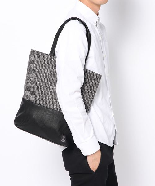 AZUL by moussy（アズールバイマウジー）の「ツイードリバーシブル縦型トートBAG（ショルダーバッグ・メンズ・グレー・FREE）」の8枚目の写真