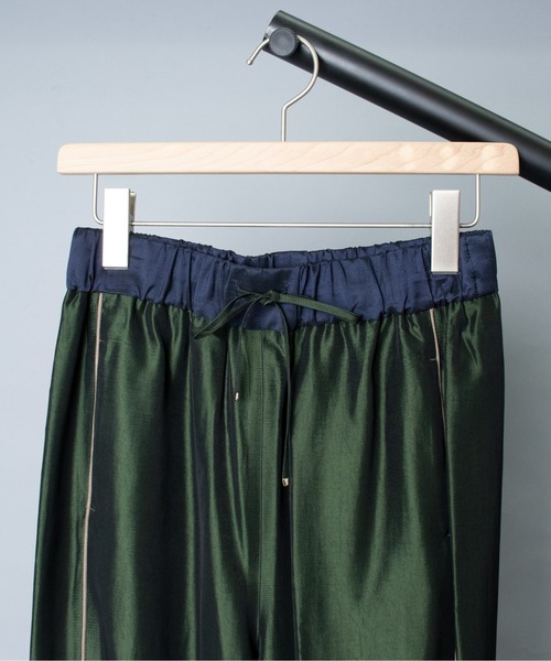 Fantastic Days(ファンタスティックデイズ)の「【 FANTASTICDAYS / ファンタスティックデイズ 】 トリアセテート サイドラインパンツ(その他パンツ・レディース・ベージュ/グリーン・40/36/38)」の10枚目の写真