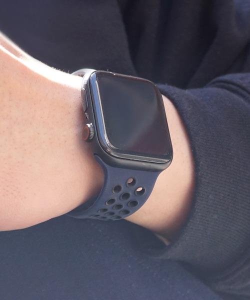 SBG（エスビー）の「アップルウォッチ対応 スポーツシリコンバンド / SBG（デジタル腕時計・レディース・アイボリー/ミント/ブラック×グレー/ホワイト×ブラック/グレー系その他/ピンク系その他/グレー×ホワイト/ブラック×グリーン/ホワイト×ピンク/ブラック×イエロー/ネイビー系/パープル系・44mm/40mm）」の10枚目の写真