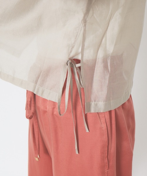 abahouse mavie（アバハウスマヴィ）の「【販売店舗限定】サイドリボンシアーショートシャツ（シャツ/ブラウス・レディース・ブラック/グレイッシュベージュ/ライム/ブルー・フリー）」の10枚目の写真