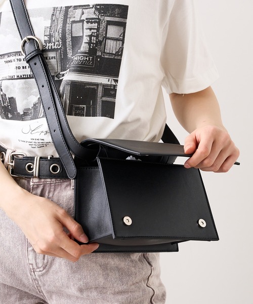 RASVOA（ラスボア）の「フェイクレザーグレースショルダーＢＡＧ（ショルダーバッグ・レディース・ブラック/オフホワイト・FREE）」の7枚目の写真