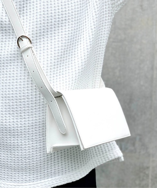 RASVOA（ラスボア）の「フェイクレザーグレースショルダーＢＡＧ（ショルダーバッグ・レディース・ブラック/オフホワイト・FREE）」の8枚目の写真