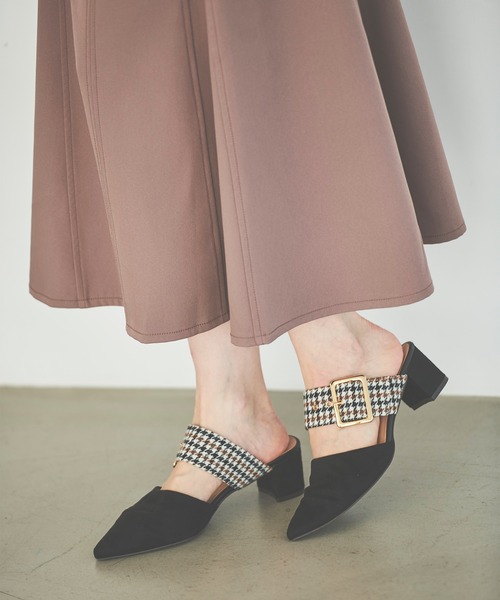 31 Sons de mode(トランテアン ソン ドゥ モード)の「チェックベルトミュール(その他シューズ・レディース・ブラック/キャメル/ボルドー・24.5/23.5/22.5)」の2枚目の写真