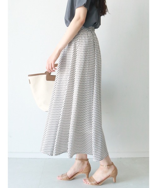 Te chichi（テチチ）の「幾何柄ロングフレアスカート（スカート・レディース・ブルー/オフホワイト・ﾌﾘ-）」の15枚目の写真