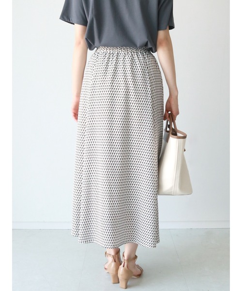 Te chichi（テチチ）の「幾何柄ロングフレアスカート（スカート・レディース・ブルー/オフホワイト・ﾌﾘ-）」の5枚目の写真