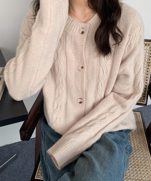 ABITOKYO（アビトーキョー）の「ケーブルニットカーディガン（カーディガン/ボレロ・レディース・ベージュ/モカ/パープル/マスタード/ネイビー/オレンジ/ダークグリーン/ボルドー/グレー・FREE）」の3枚目の写真