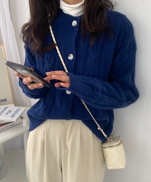 ABITOKYO（アビトーキョー）の「ケーブルニットカーディガン（カーディガン/ボレロ・レディース・ベージュ/モカ/パープル/マスタード/ネイビー/オレンジ/ダークグリーン/ボルドー/グレー・FREE）」の5枚目の写真