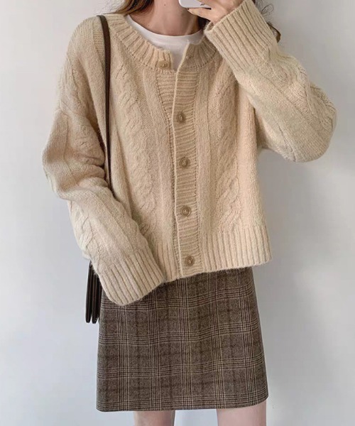 ABITOKYO（アビトーキョー）の「ケーブルニットカーディガン（カーディガン/ボレロ・レディース・ベージュ/モカ/パープル/マスタード/ネイビー/オレンジ/ダークグリーン/ボルドー/グレー・FREE）」の22枚目の写真