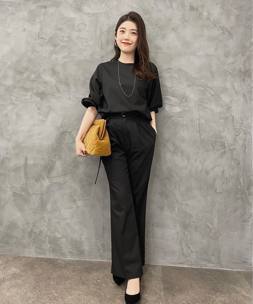 anuans（アニュアンス）の「センタープレスフレアパンツ（スラックス