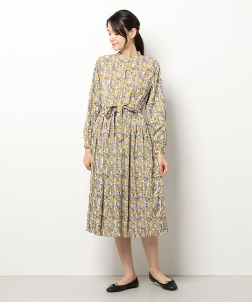 Te chichi TERRASSE（テチチテラス）の「プリントプリーツ切替ワンピース（ワンピース・レディース・ブラック/ネイビー/マスタード/モカ・ﾌﾘ-）」の4枚目の写真