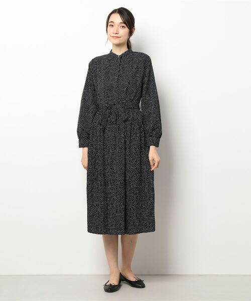 Te chichi TERRASSE（テチチテラス）の「プリントプリーツ切替ワンピース（ワンピース・レディース・ブラック/ネイビー/マスタード/モカ・ﾌﾘ-）」の2枚目の写真