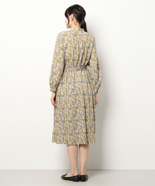 Te chichi TERRASSE（テチチテラス）の「プリントプリーツ切替ワンピース（ワンピース・レディース・ブラック/ネイビー/マスタード/モカ・ﾌﾘ-）」の6枚目の写真