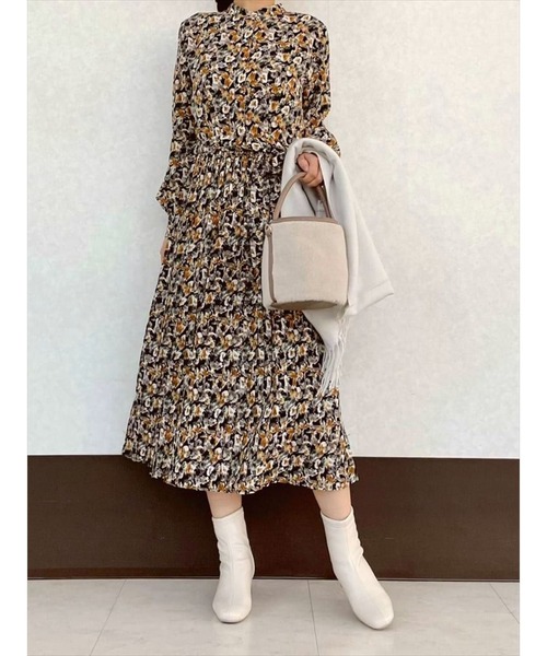 Te chichi TERRASSE（テチチテラス）の「プリントプリーツ切替ワンピース（ワンピース・レディース・ブラック/ネイビー/マスタード/モカ・ﾌﾘ-）」の3枚目の写真