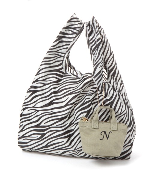 GLOBAL WORK（グローバルワーク）の「イニシャルチャームサブBAG/260746（エコバッグ/サブバッグ・レディース・ブラック/オフホワイト/グリーン/その他/アイボリー/ライトベージュ/ホワイト系その他3/グリーン系その他4・FREE）」の6枚目の写真