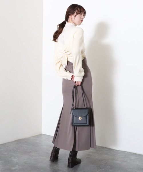 archives（アルシーヴ）の「フロントツイストニットプルオーバー（ニット/セーター・レディース・ブラック/オフホワイト/ブルーグレー/グリーン系その他・MEDIUM）」の9枚目の写真