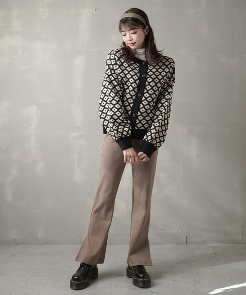 SPINNS（スピンズ）の「【2WAY仕様】小紋柄ショート丈 ジャガードクルーネックカーディガン（カーディガン/ボレロ・レディース・ホワイト×ブラック/ブラック×ホワイト/ホワイト×ネイビー・ONESIZE）」の7枚目の写真