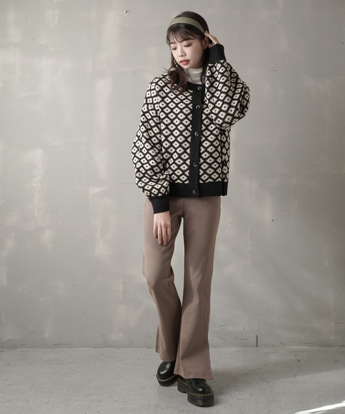 SPINNS（スピンズ）の「【2WAY仕様】小紋柄ショート丈 ジャガードクルーネックカーディガン（カーディガン/ボレロ・レディース・ホワイト×ブラック/ブラック×ホワイト/ホワイト×ネイビー・ONESIZE）」の8枚目の写真