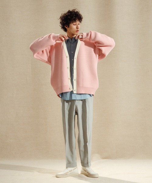 ADAM ET ROPE'（アダムエロペ）の「【LOGAN/ローガン 別注】カレッジニット オーバーシルエット カーディガン/ワッペン付（カーディガン/ボレロ・メンズ・ホワイト/ブルー系その他6/ピンク・M/L）」の18枚目の写真