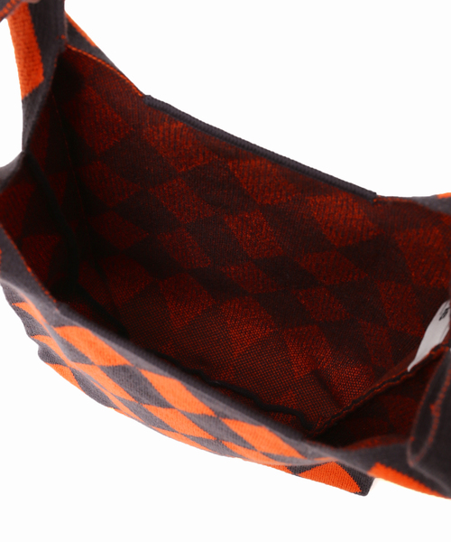 Oriens JOURNAL STANDARD（オリエンス ジャーナルスタンダード）の「ダイヤモンドニットバッグ（ハンドバッグ・レディース・ブラック/ナチュラル/ブルー・FREE）」の7枚目の写真