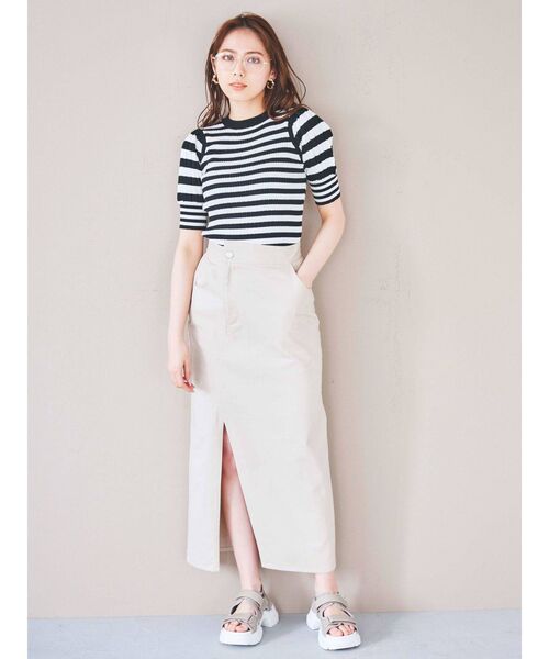 dazzlin（ダズリン）の「スリットストレートスカート（スカート・レディース・オフホワイト/ブラック/ベージュ・SMALL/MEDIUM）」の7枚目の写真