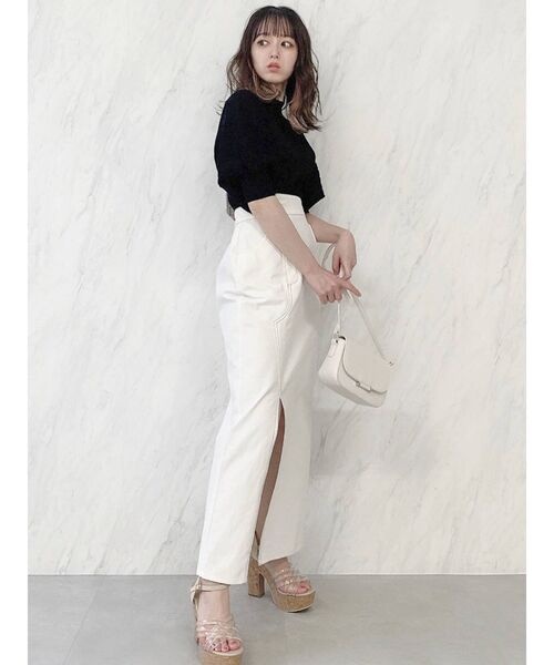 dazzlin（ダズリン）の「スリットストレートスカート（スカート・レディース・オフホワイト/ブラック/ベージュ・SMALL/MEDIUM）」の14枚目の写真