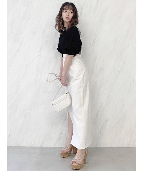 dazzlin（ダズリン）の「スリットストレートスカート（スカート・レディース・オフホワイト/ブラック/ベージュ・SMALL/MEDIUM）」の16枚目の写真