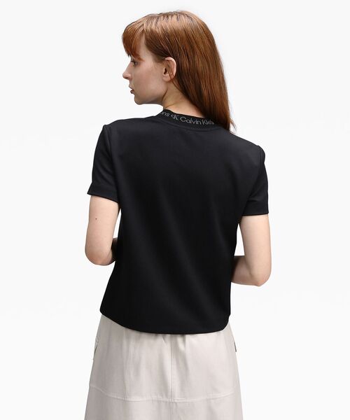Calvin Klein Jeans（カルヴァンクラインジーンズ）の「ロゴインターシャ クルーネックTシャツ（Tシャツ/カットソー・レディース・ホワイト/ブラック・S/M/L/XS）」の6枚目の写真