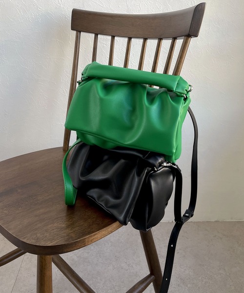 ＡＮＤＪ（アンドジェイ）の「2WAYショルダー付餃子バッグ（ショルダーバッグ・レディース・ブラック/グリーン・M）」の3枚目の写真