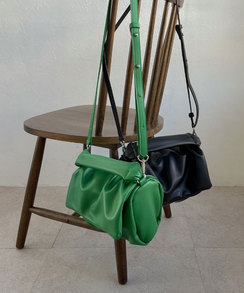 ＡＮＤＪ（アンドジェイ）の「2WAYショルダー付餃子バッグ（ショルダーバッグ・レディース・ブラック/グリーン・M）」の5枚目の写真