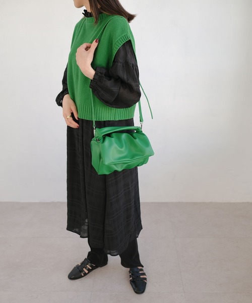 ＡＮＤＪ（アンドジェイ）の「2WAYショルダー付餃子バッグ（ショルダーバッグ・レディース・ブラック/グリーン・M）」の10枚目の写真