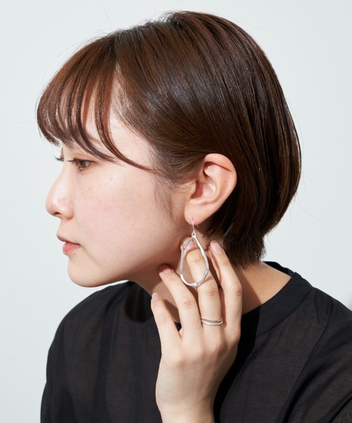 Libra Cue(リブラ キュー)の「アンティークカラーニュアンスフープピアス(ピアス(両耳用)・レディース・シルバー/ゴールド・FREE)」の3枚目の写真