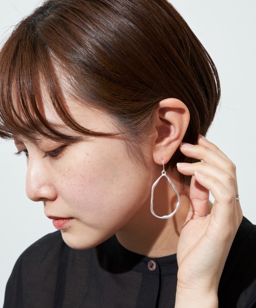 Libra Cue(リブラ キュー)の「アンティークカラーニュアンスフープピアス(ピアス(両耳用)・レディース・シルバー/ゴールド・FREE)」の4枚目の写真