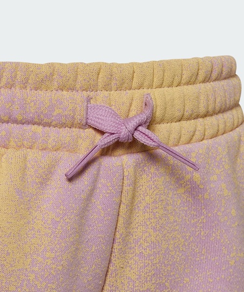 adidas(アディダス)の「グラフィックロゴ ショーツ & Tシャツセットアップ / アディダスオリジナルス(キッズ/子供用)(ジャージ・キッズ・ホワイト・100/110/120/130)」の4枚目の写真