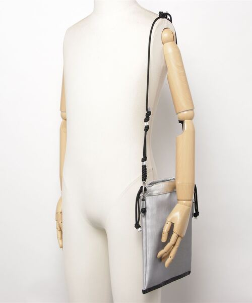 THE PURSE(ザパース )の「THE PURSE(ザパース)TULLE DRAWSTRING BAG/キンチャクバッグ(ショルダーバッグ・レディース・シルバー・F)」の6枚目の写真
