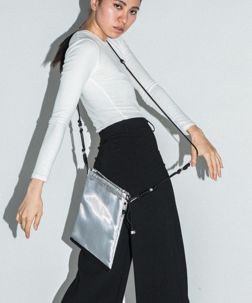 THE PURSE(ザパース )の「THE PURSE(ザパース)TULLE DRAWSTRING BAG/キンチャクバッグ(ショルダーバッグ・レディース・シルバー・F)」の5枚目の写真