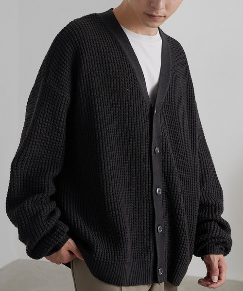 MONO-MART（モノマート）の「ボリュームワッフルミックスニットルーズカーディガン 2022WINTER（カーディガン/ボレロ・メンズ・ブラック/ベージュ/グレー/チャコール・M/L）」の22枚目の写真