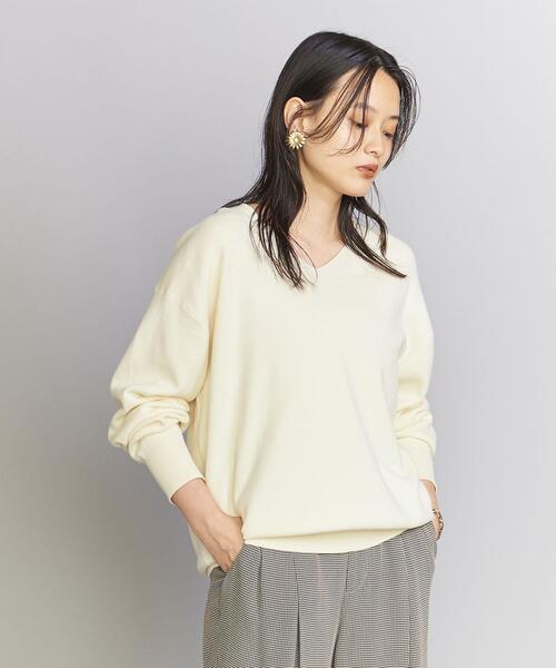 BEAUTY&YOUTH UNITED ARROWS(ビューティーアンドユースユナイテッドアローズ)の「ソフトコットン スムース Vネック ニットプルオーバー -ウォッシャブル-(ニット/セーター・レディース・オフホワイト/ピンク/ケリー・FREE)」の2枚目の写真