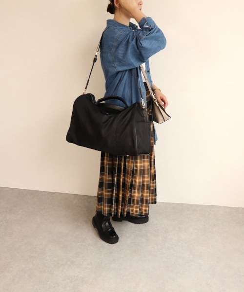 MIAN （ミアン）の「CLEMATIS / トラベルボストンバッグ（ボストンバッグ・レディース・ベージュ/カーキ/ブラック/グレイッシュベージュ・FREE）」の5枚目の写真