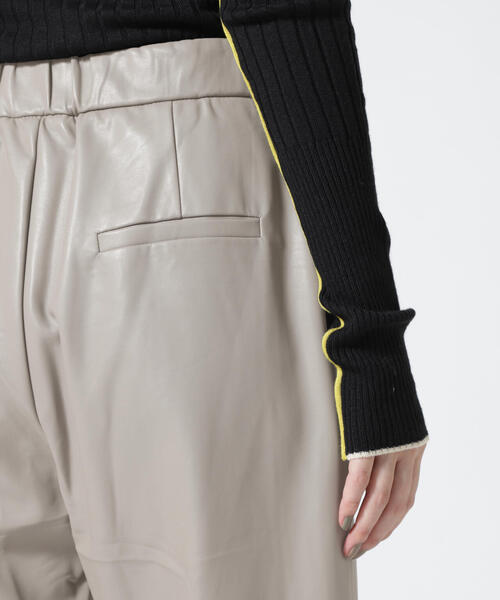DROIT BELLO(ドロイトベロ)の「DROIT BELLO(ドロイトベロ)合皮タックパンツ(その他パンツ・レディース・グレー/ブラック・36/38)」の22枚目の写真