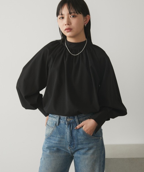 Aunt Marie's(アントマリーズ)の「ギャザーデザインボリュームブラウス(シャツ/ブラウス・レディース・ブラック/アイボリー/ブルー・FREE)」の17枚目の写真