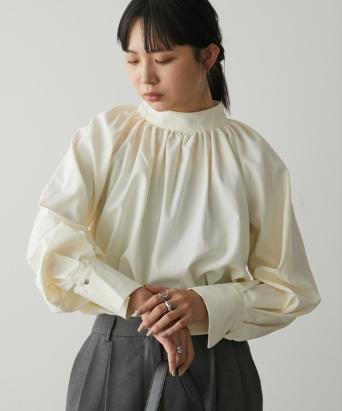 Aunt Marie's(アントマリーズ)の「ギャザーデザインボリュームブラウス(シャツ/ブラウス・レディース・ブラック/アイボリー/ブルー・FREE)」の10枚目の写真