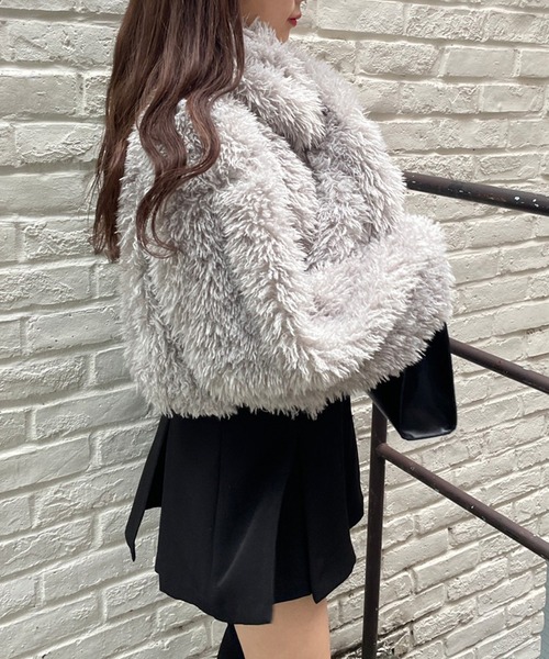one after another NICE CLAUP（ワンアフターアナザーナイスクラップ）の「華やかさと温かさが叶う。マフラーセットチベットファーコート（その他アウター・レディース・アイボリー/ブルーグレー/モカ・FREE）」の14枚目の写真