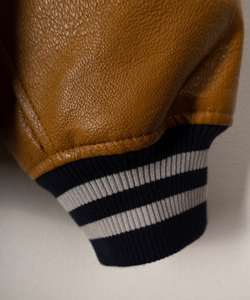 VISION STREET WEAR(ヴィジョンストリートウェア)の「【VISION STREET WEAR/ヴィジョンストリートウェア】袖配色マグロゴスタジャン/バックデザイン/リブライン/ビッグシルエット(スタジャン・レディース・ブラック/ネイビー/グリーン・M/L/XL)」の12枚目の写真