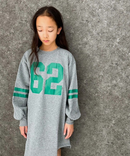 THE CASUAL（カジュアル）の「選べる18カラービッグシルエットボリューム袖ワンピース（ワンピース・キッズ・ブラック系/ベージュ系1/ベージュ/オートミール/ダークグリーン/キャメル/グレー系2/ベージュ系/ブラック/グレイッシュベージュ/ダークグリーン系/チャコール/杢グレー/ヘザーチャコール/グレー系/グレー系1/ピンク/ネイビー・150cm/110cm/130cm/120cm/160cm/140cm）」の4枚目の写真