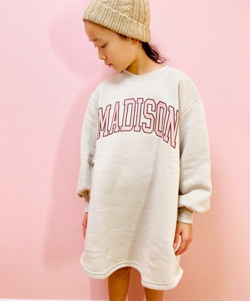 THE CASUAL（カジュアル）の「選べる18カラービッグシルエットボリューム袖ワンピース（ワンピース・キッズ・ブラック系/ベージュ系1/ベージュ/オートミール/ダークグリーン/キャメル/グレー系2/ベージュ系/ブラック/グレイッシュベージュ/ダークグリーン系/チャコール/杢グレー/ヘザーチャコール/グレー系/グレー系1/ピンク/ネイビー・150cm/110cm/130cm/120cm/160cm/140cm）」の12枚目の写真