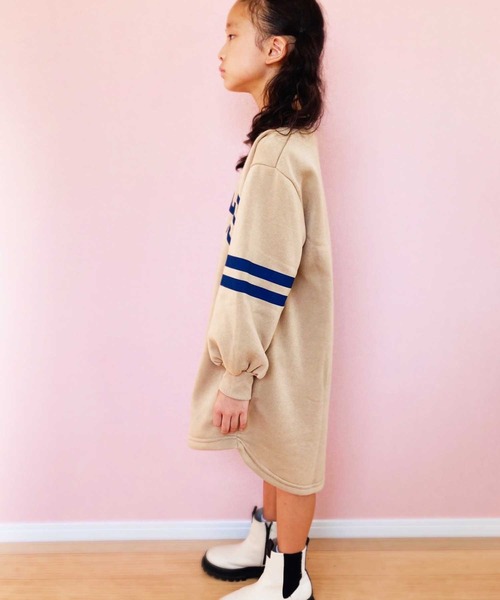 THE CASUAL（カジュアル）の「選べる18カラービッグシルエットボリューム袖ワンピース（ワンピース・キッズ・ブラック系/ベージュ系1/ベージュ/オートミール/ダークグリーン/キャメル/グレー系2/ベージュ系/ブラック/グレイッシュベージュ/ダークグリーン系/チャコール/杢グレー/ヘザーチャコール/グレー系/グレー系1/ピンク/ネイビー・150cm/110cm/130cm/120cm/160cm/140cm）」の21枚目の写真